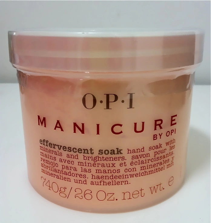 Шипуча сіль з мінералами та освітлювачами OPI Effervescent Soak 740 г