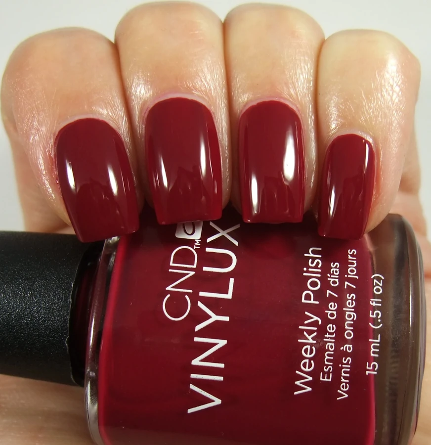 Лак CND VINYLUX 197 Rouge Rite темно-червоний з вишневим відтінком, емаль 15 мл