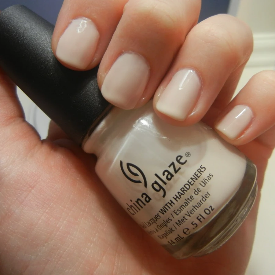 Лак China Glaze Oxygen напівпрозорий молочний, емаль 14 мл