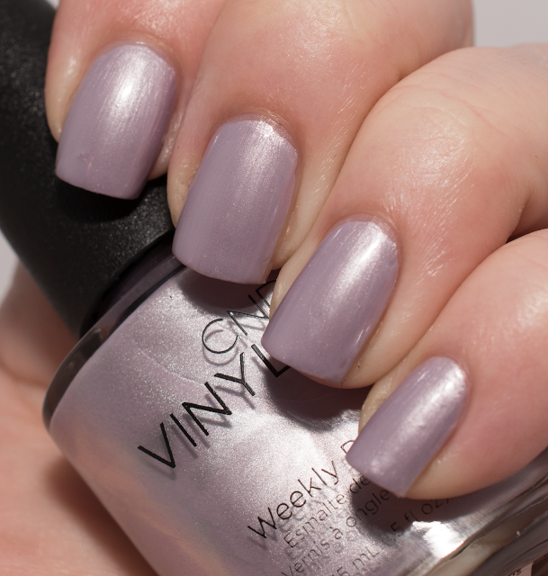 Лак CND Vinylux 261 Alpine Plum фіолетово-сірий металік, перламутровий 15 мл