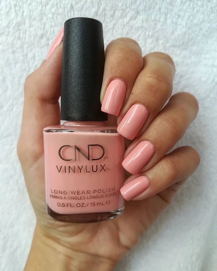 Лак CND VINYLUX 321 Forever Yours тілесно-рожевий, емаль 15 мл