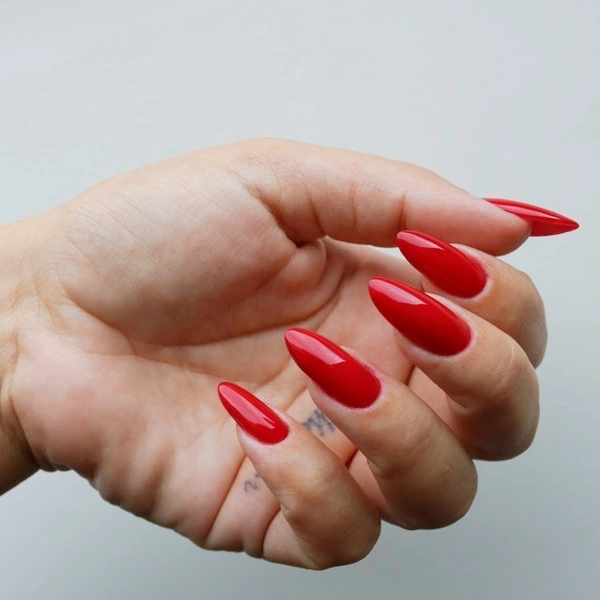 Лак CND Vinylux First Love червоний, емаль 15 мл