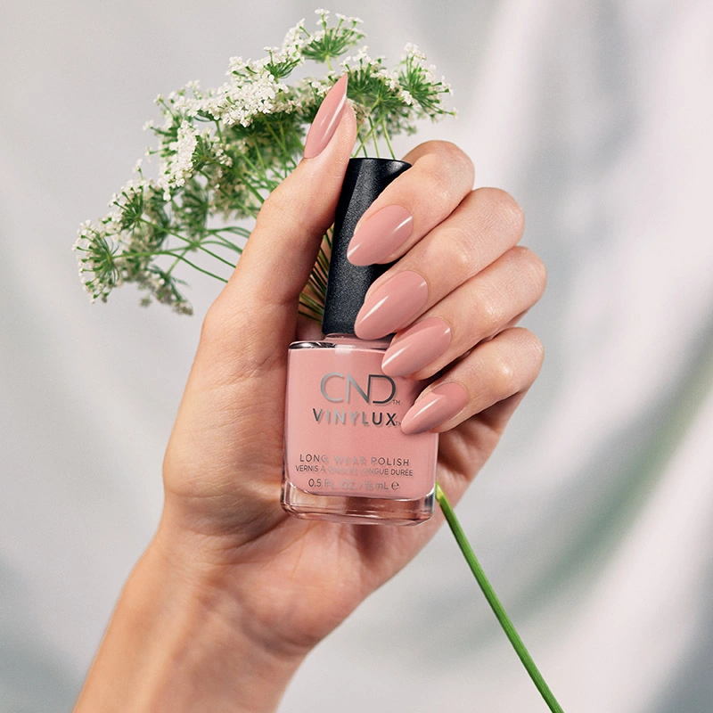 Лак CND Vinylux Flowerbed Folly бежево-рожевий, емаль 15 мл