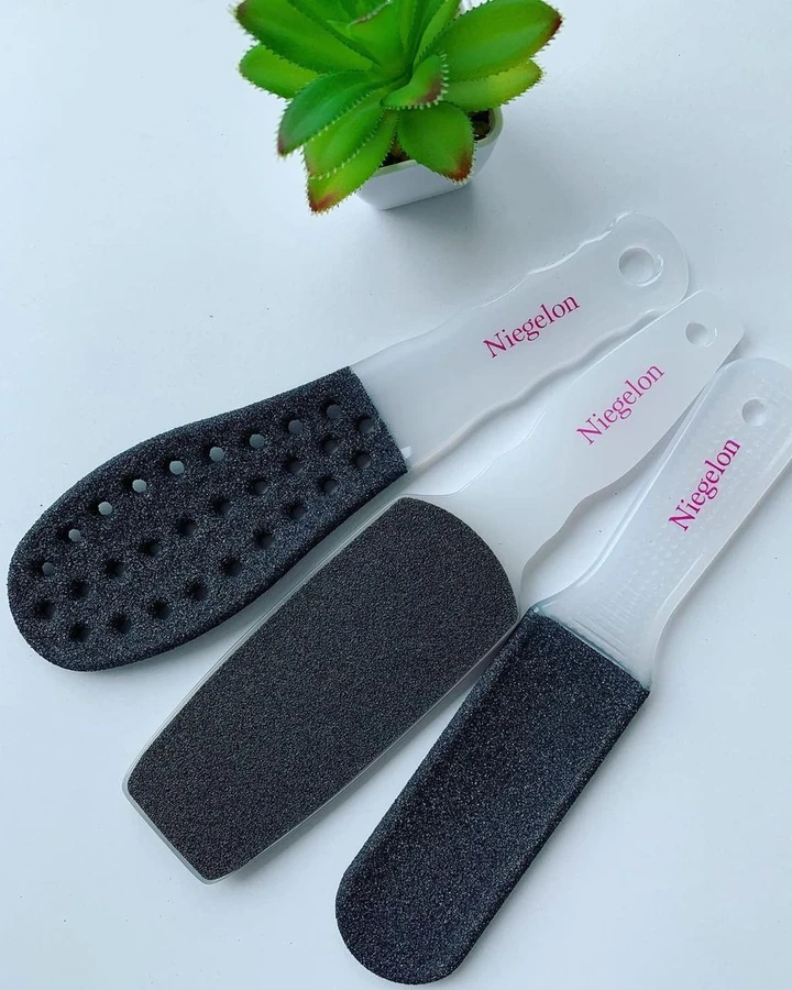 Пилка для педикюру з отворами Niegelon Foot Grater 6-0563