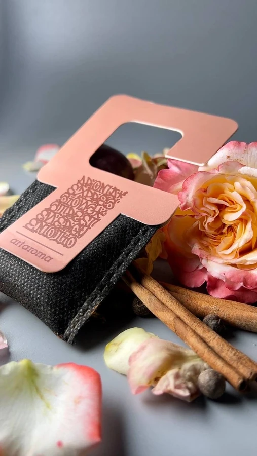 Ароматичне саше Art Aroma Aromatic Sachet Metropolitan аромат: деревно-фужерний, кедр, сандал, кардамон, папірус, фіалка, амбра, ірис, шкіра