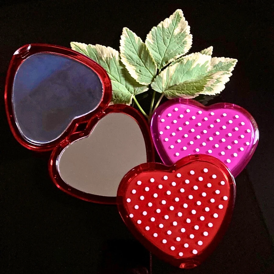 Кишенькове дзеркало у формі серця Merci Cosmetic Pocket Mirror 9972 в асортименті