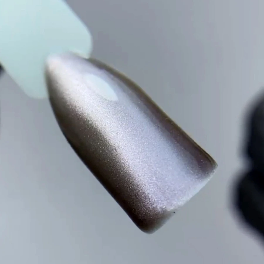 Гель-лак "Кошаче око" Molekula Ceramic Cat’s Eye CC02 сріблястий з фіолетово-сірим відтінком, магнітний 6 мл