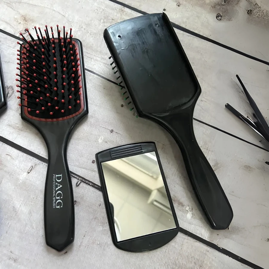 Масажна щітка з висувним дзеркальцем DAGG Hair Brushing 854А