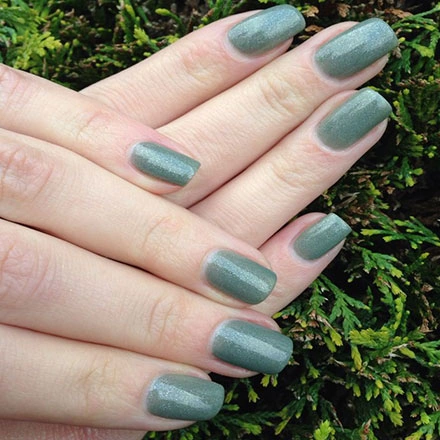 Гель-лак CND Shellac Wild Moss сіро-зелений із сріблястим шиммером 7,3 мл